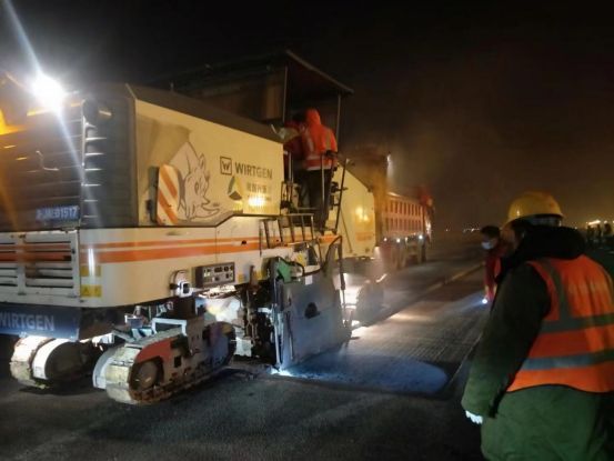 長沙太空金路橋材料有限公司,雙鋼輪壓路機,福格勒瀝青攤鋪機,AC系列,AF系列,SBS系列 長沙太空金路橋材料有限公司,雙鋼輪壓路機,福格勒瀝青攤鋪機,AC系列,AF系列,SBS系列