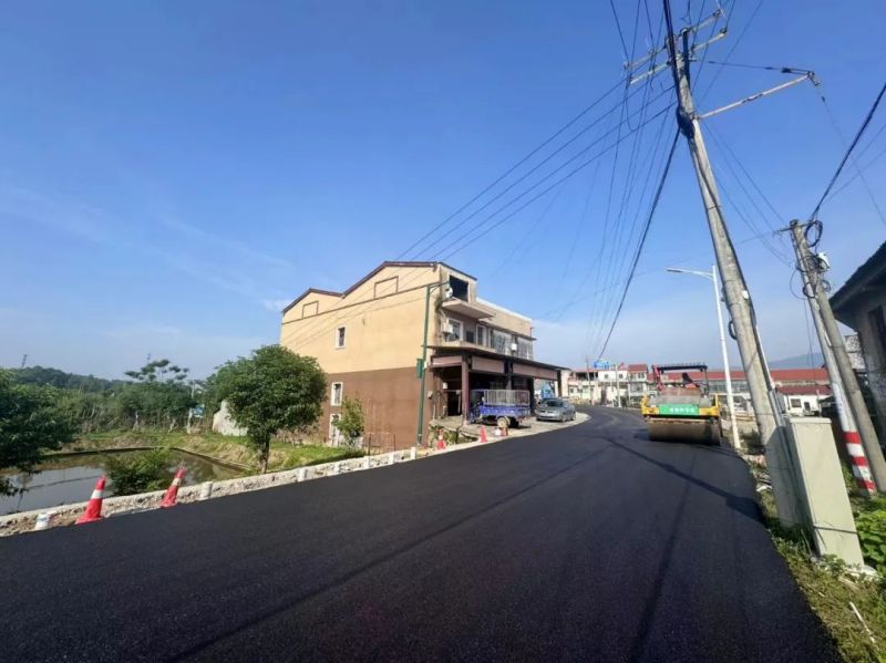 長(zhǎng)沙太空金路橋材料有限公司,雙鋼輪壓路機(jī),福格勒瀝青攤鋪機(jī),AC系列,AF系列,SBS系列