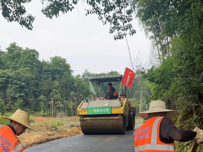長(zhǎng)沙太空金路橋材料有限公司,雙鋼輪壓路機(jī),福格勒瀝青攤鋪機(jī),AC系列,AF系列,SBS系列